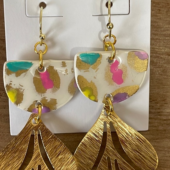 🎉💕 NEW ARRIVAL! Bella Multicolor Gold Dangle Earrings Easter Gifts - Picture 5 of 6